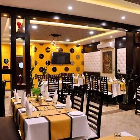Hotel Bellevue , Gwalior Extérieur photo