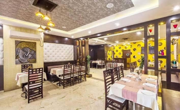 Hotel Bellevue , Gwalior Extérieur photo